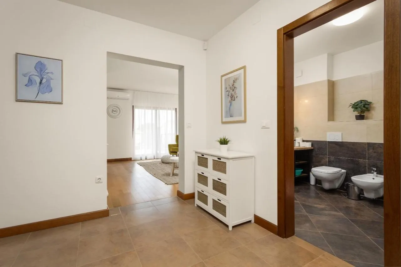 Apartments Cesare With Shared Pool Ližnjan