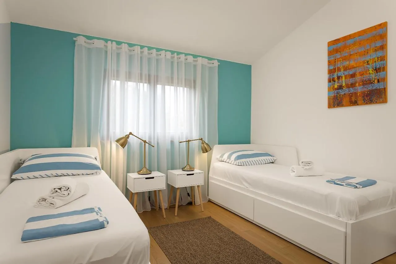 Apartments Cesare With Shared Pool Ližnjan