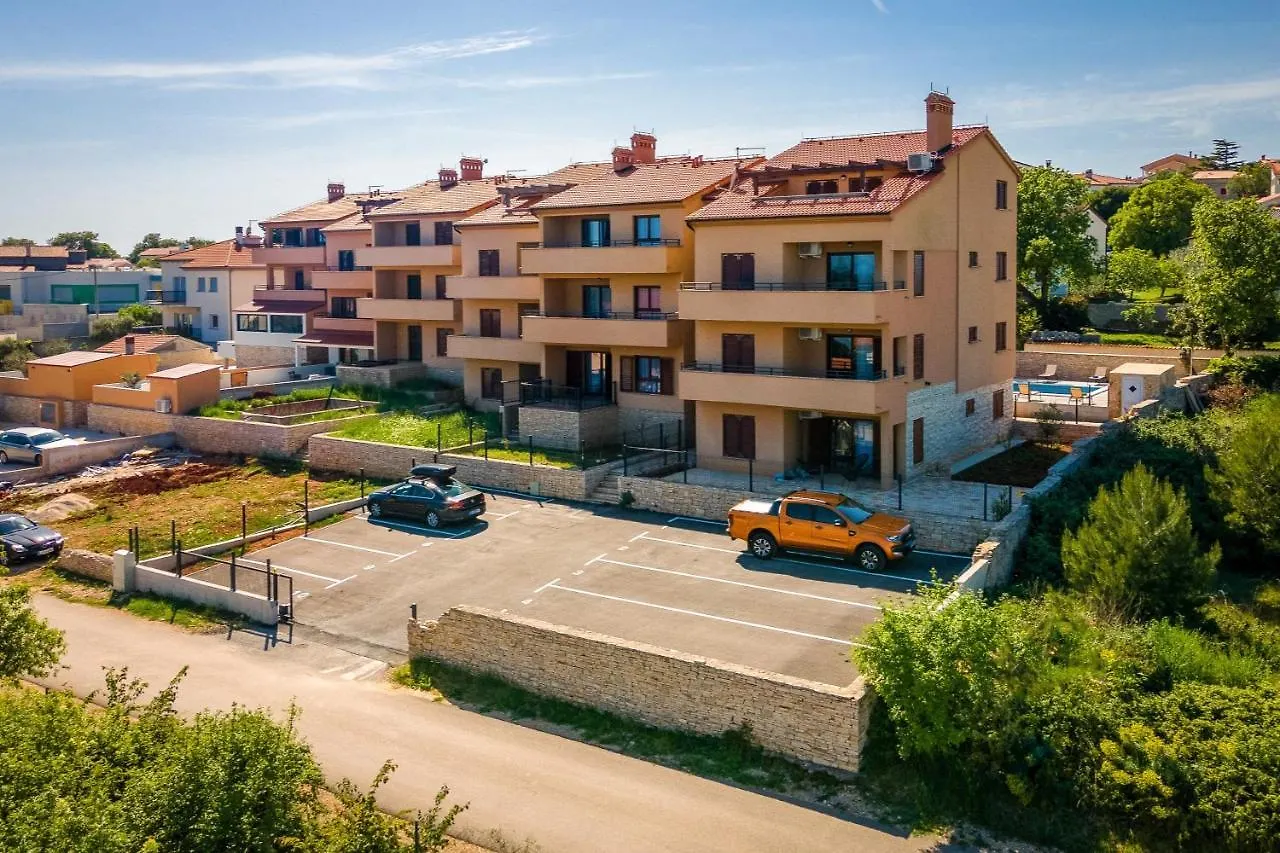 Apartments Cesare With Shared Pool Ližnjan Kroatien