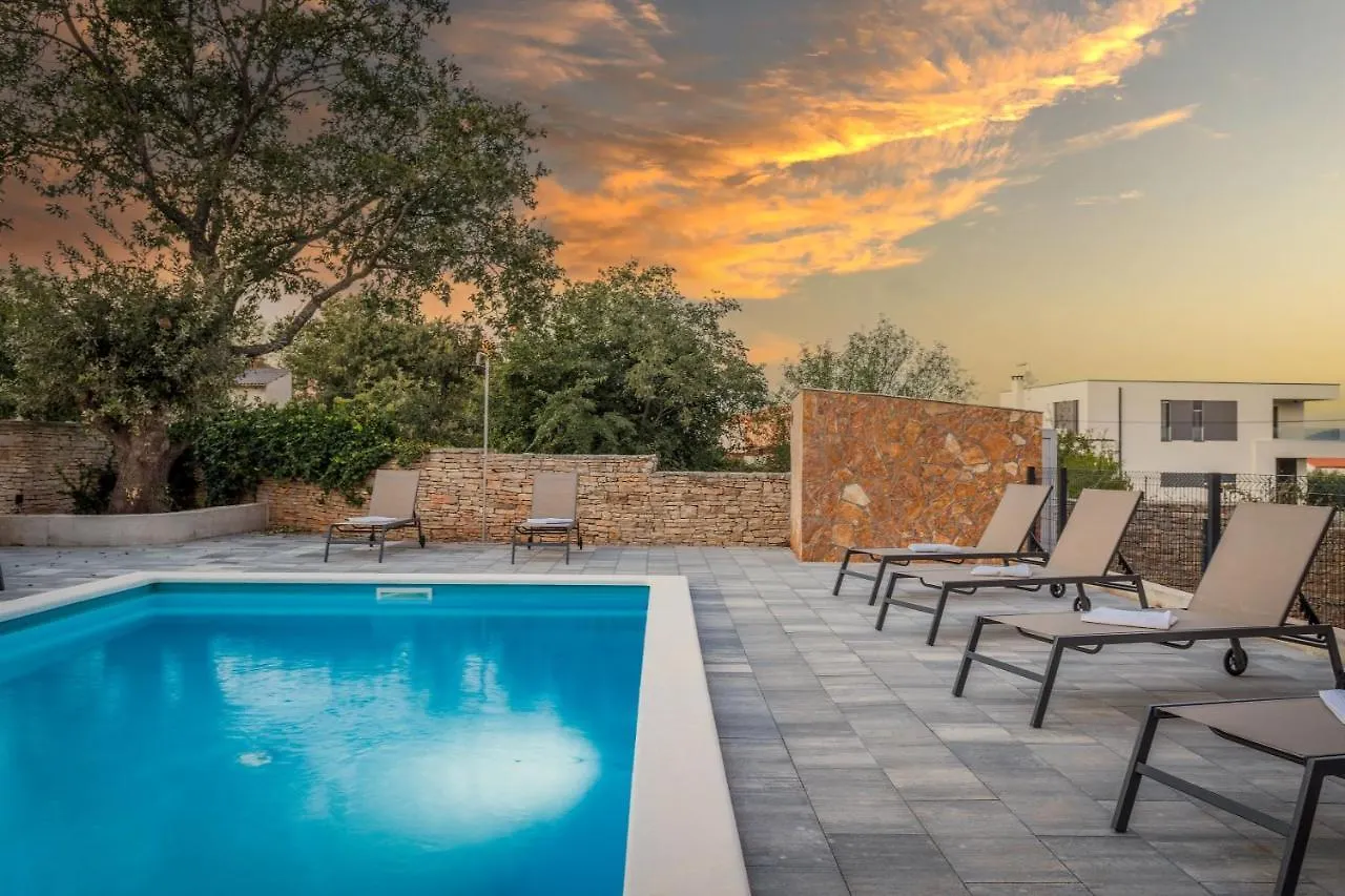 Ližnjan Apartments Cesare With Shared Pool