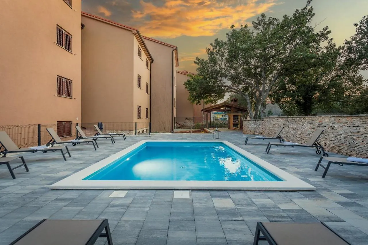 Apartments Cesare With Shared Pool Ližnjan 0*,  Kroatien