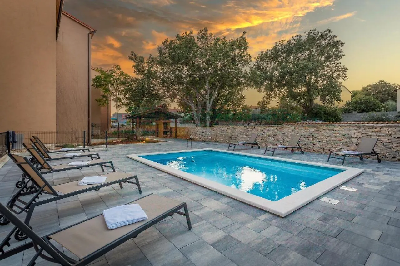 Apartments Cesare With Shared Pool location
