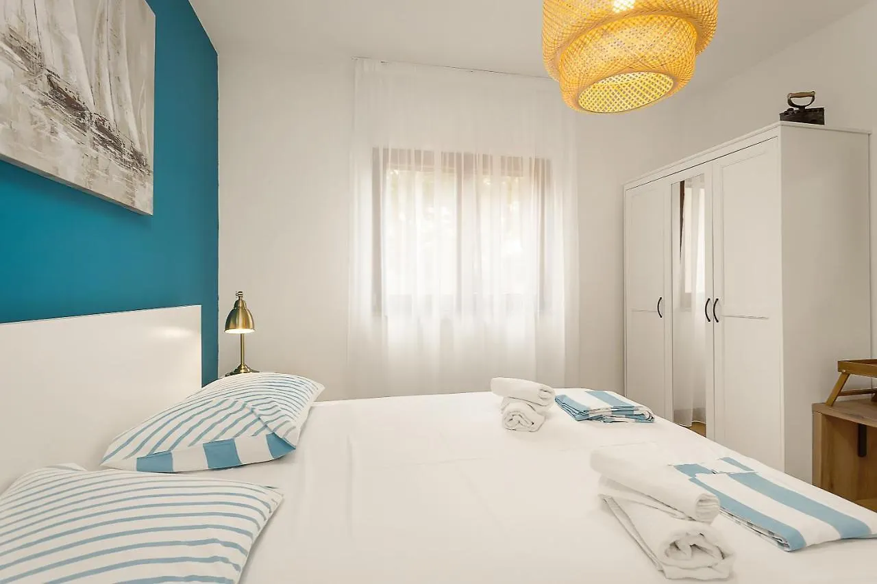 Apartments Cesare With Shared Pool Liznjan Croatia