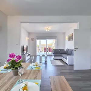 Alexandria Apartment