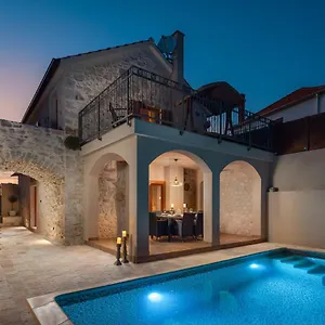 Kameni Dvori Villa Sveti Filip i Jakov