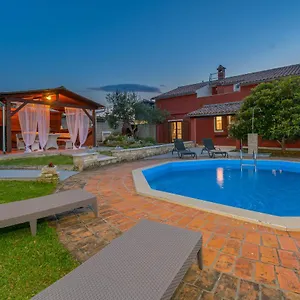 Carla With Private Pool & Kids Playground - Pet Friendly Villa